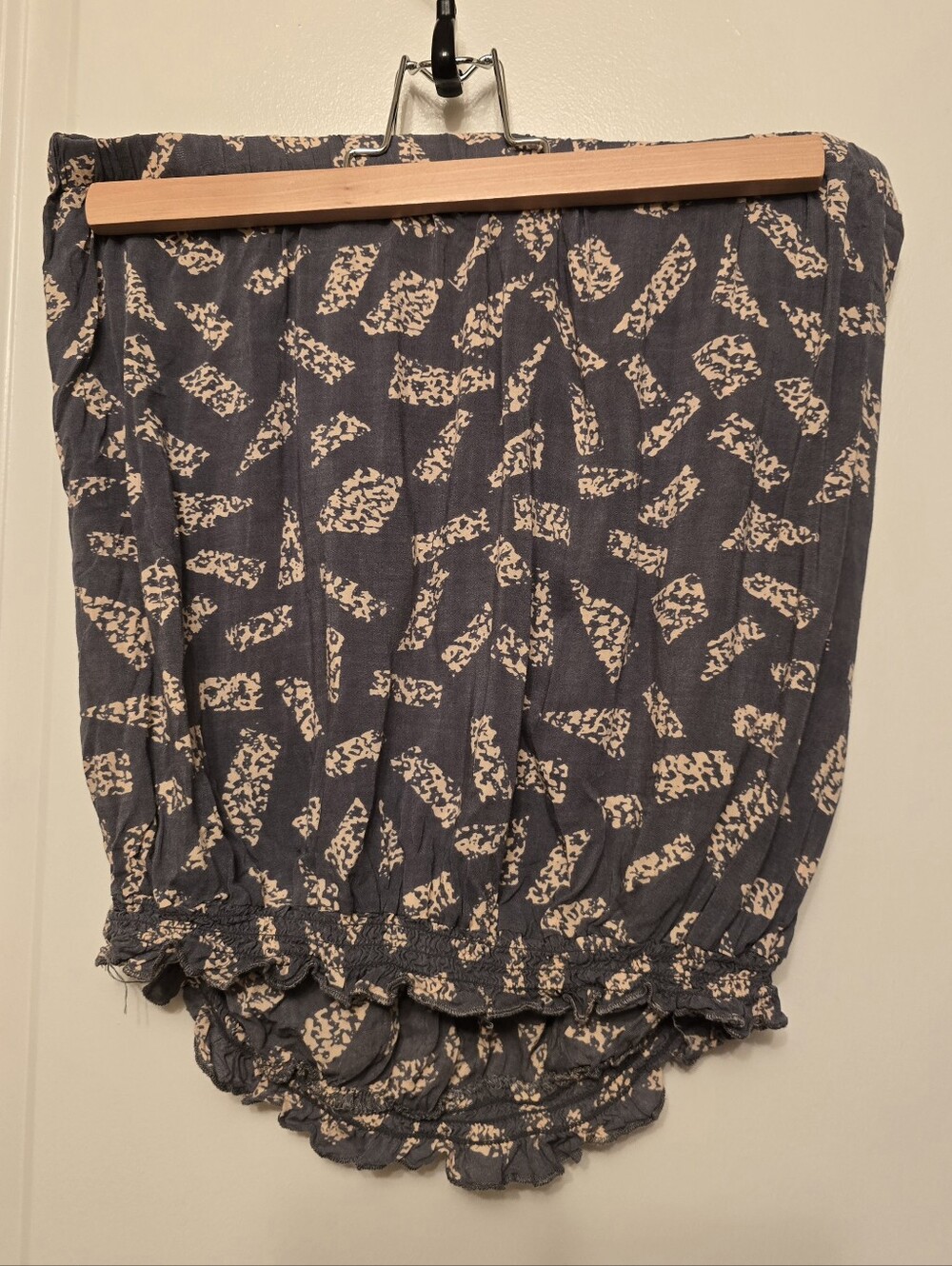 O'neill Strapless Top Size L Gray With Light Pink Print.